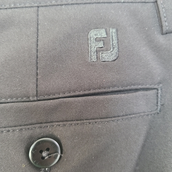 Footjoy FJ men's black flat front lightweight golf shorts, Size 34 - Picture 4 of 6